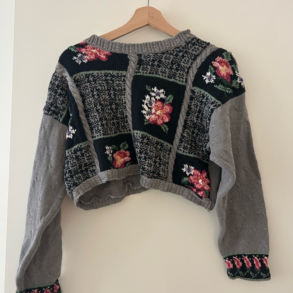 American Vintage Gray Cropped Patchwork Floral Sweater